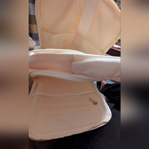 Spacious Backpack For Laptops, Traveling or Every Day Use. New. - Picture 9 of 9